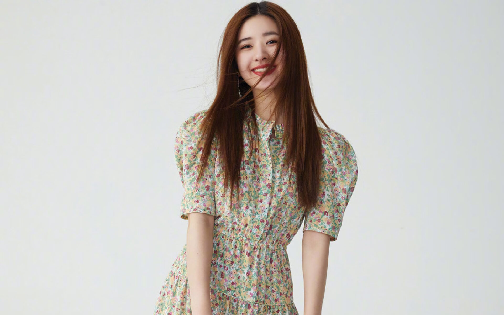 开云中国官网-德甲精彩，教练分析战术变化，德甲冲撞教练