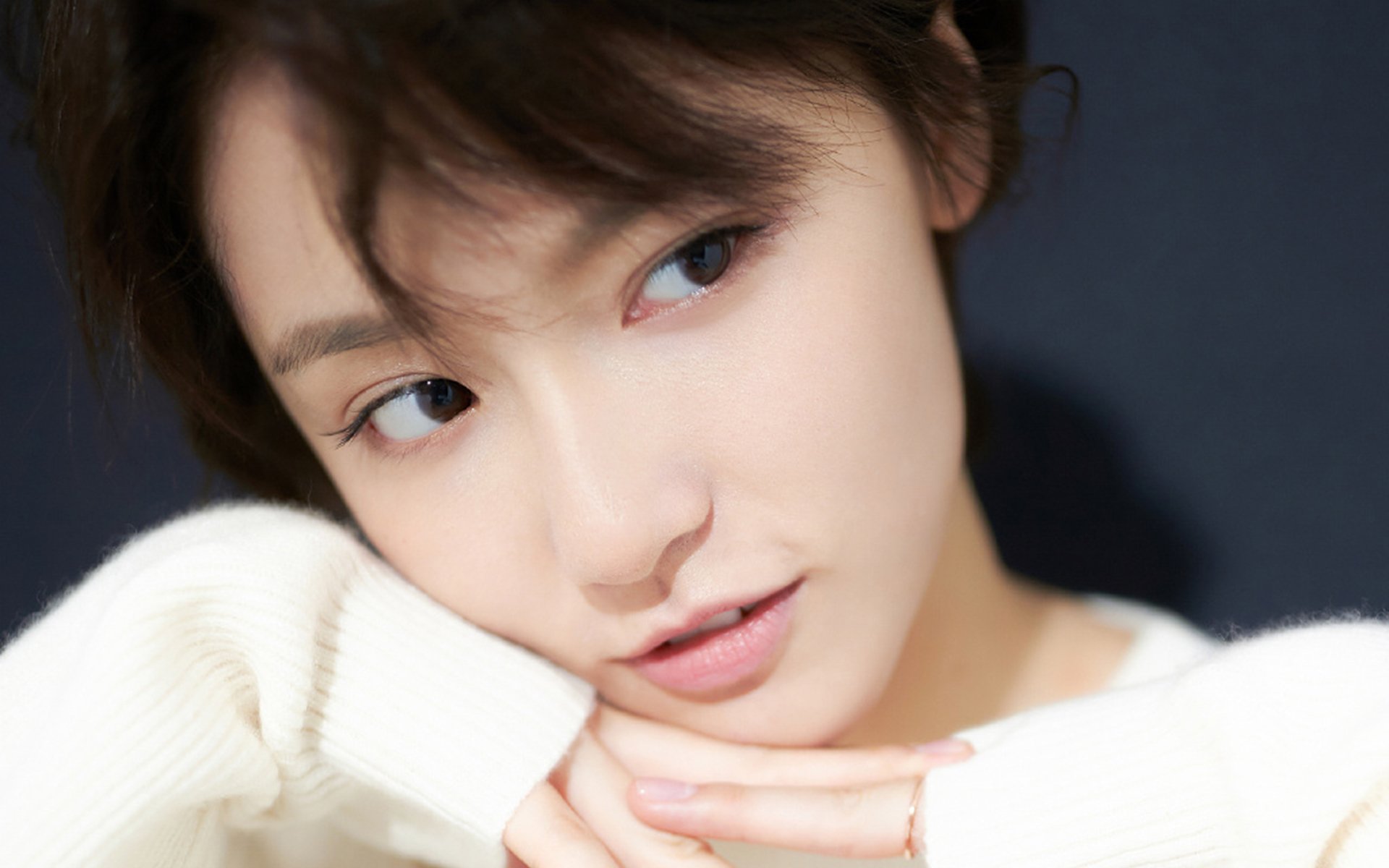 拜仁慕尼黑客场2-1战胜奥格斯堡，继续保持不败，拜仁慕尼黑4231