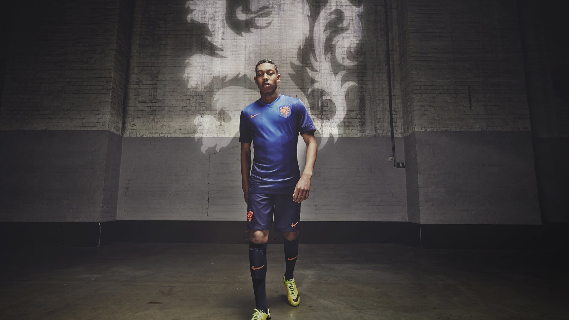 边路控球能力是否成为现代后卫首要素养指标,足球边路防守战术