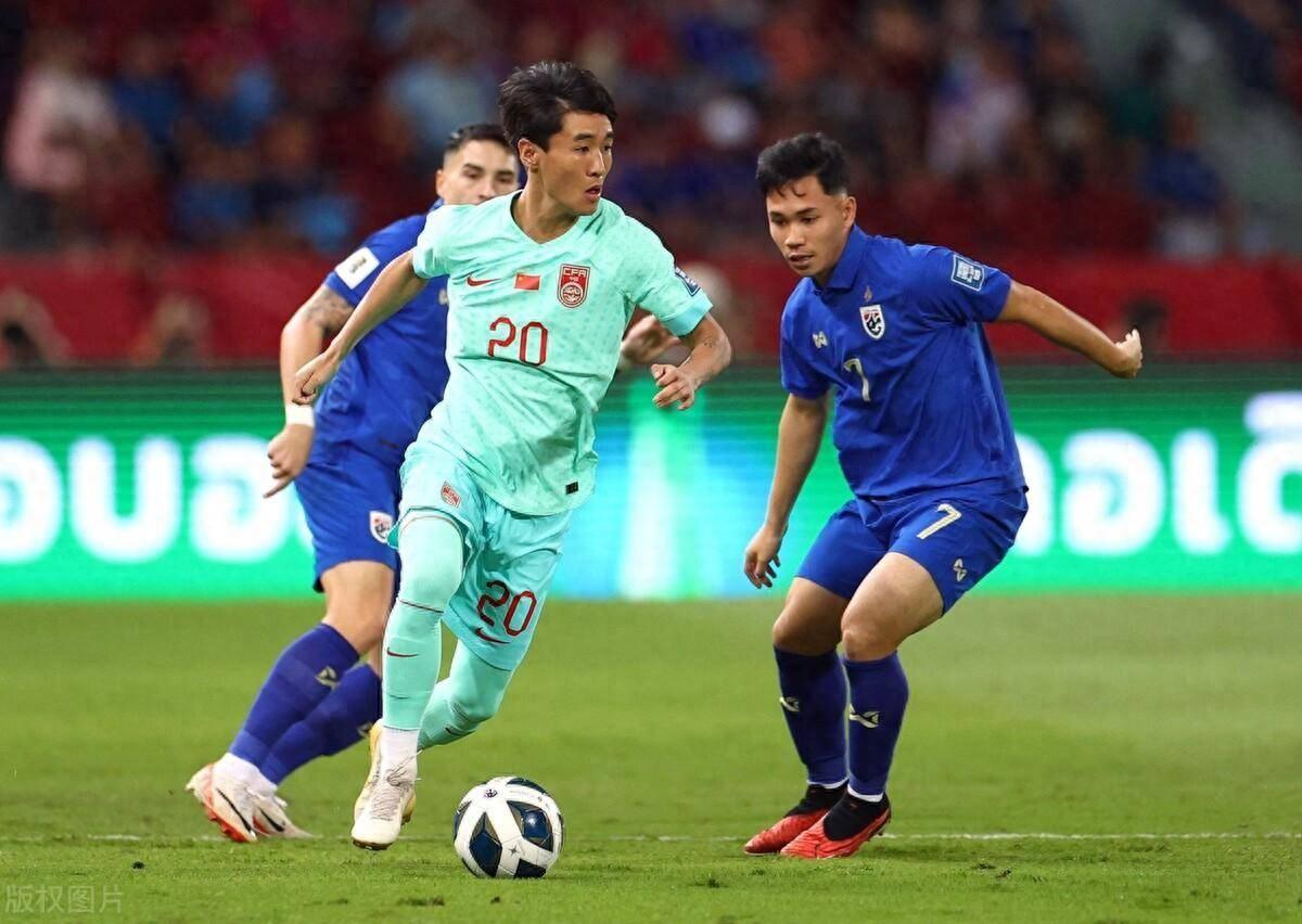 足球选手在社交平台上的表现与策略 足球选手在社交平台上的表现与策略