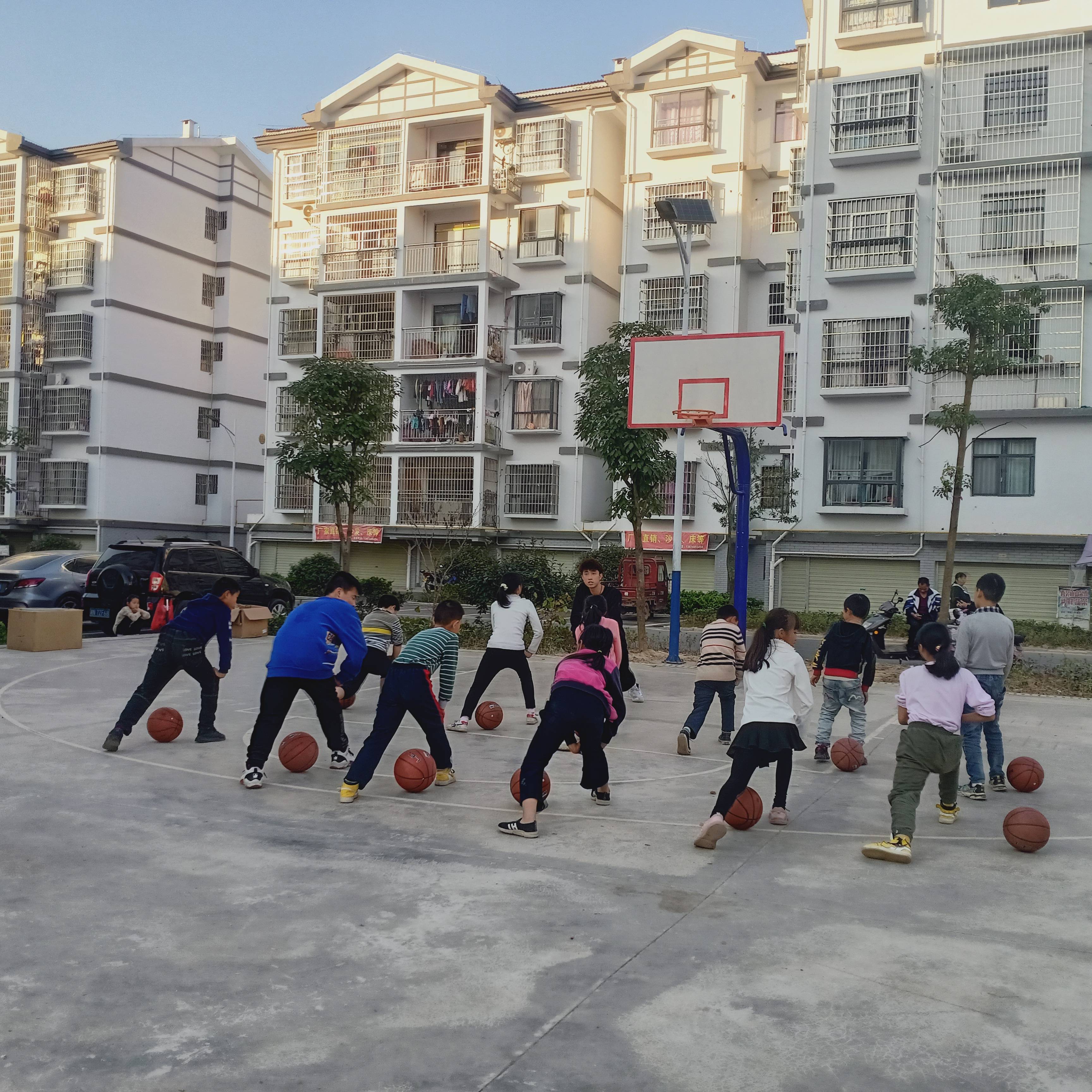 社区支持如何助力运动员与球队发展？