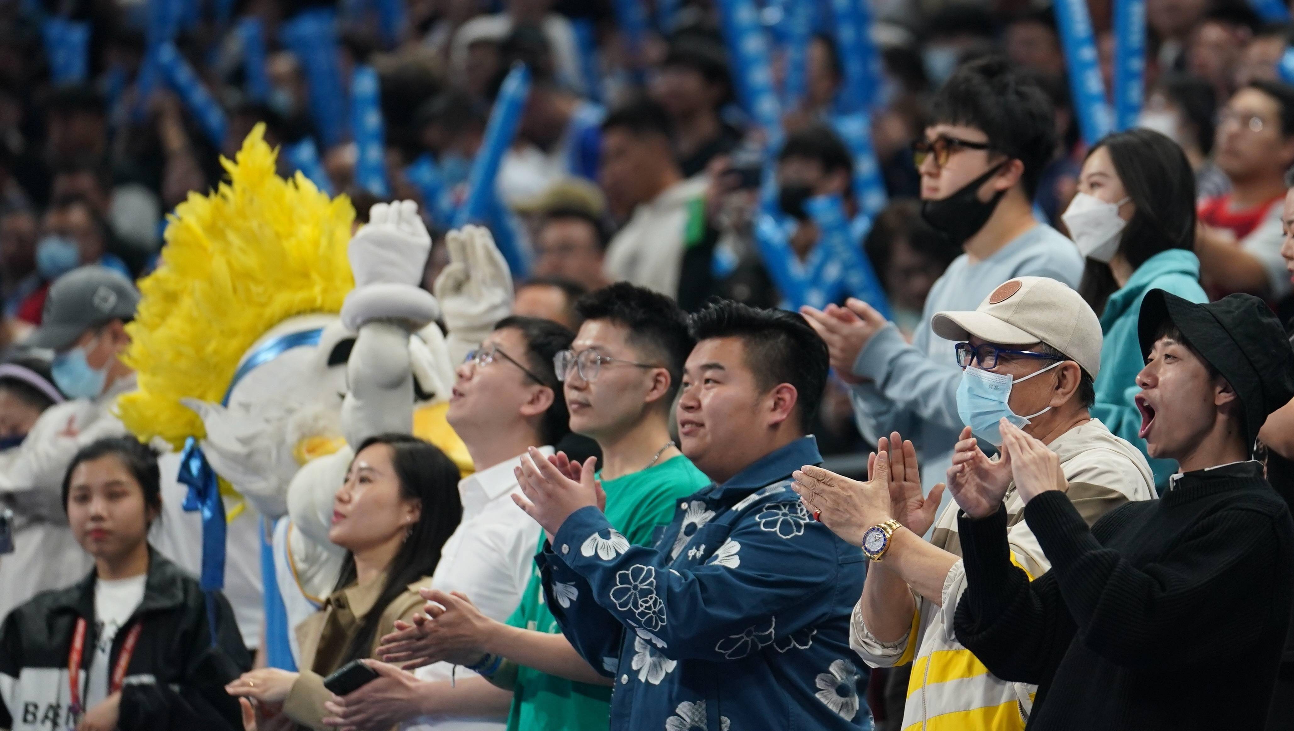 各大比赛中的现场互动与球迷参与