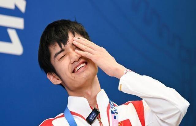 职业运动员在公众影响力上的成长与变化