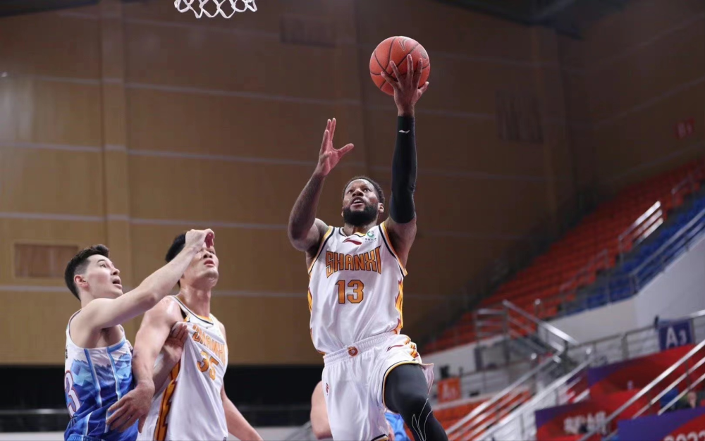 各支球队在关键时刻的表现与调整策略